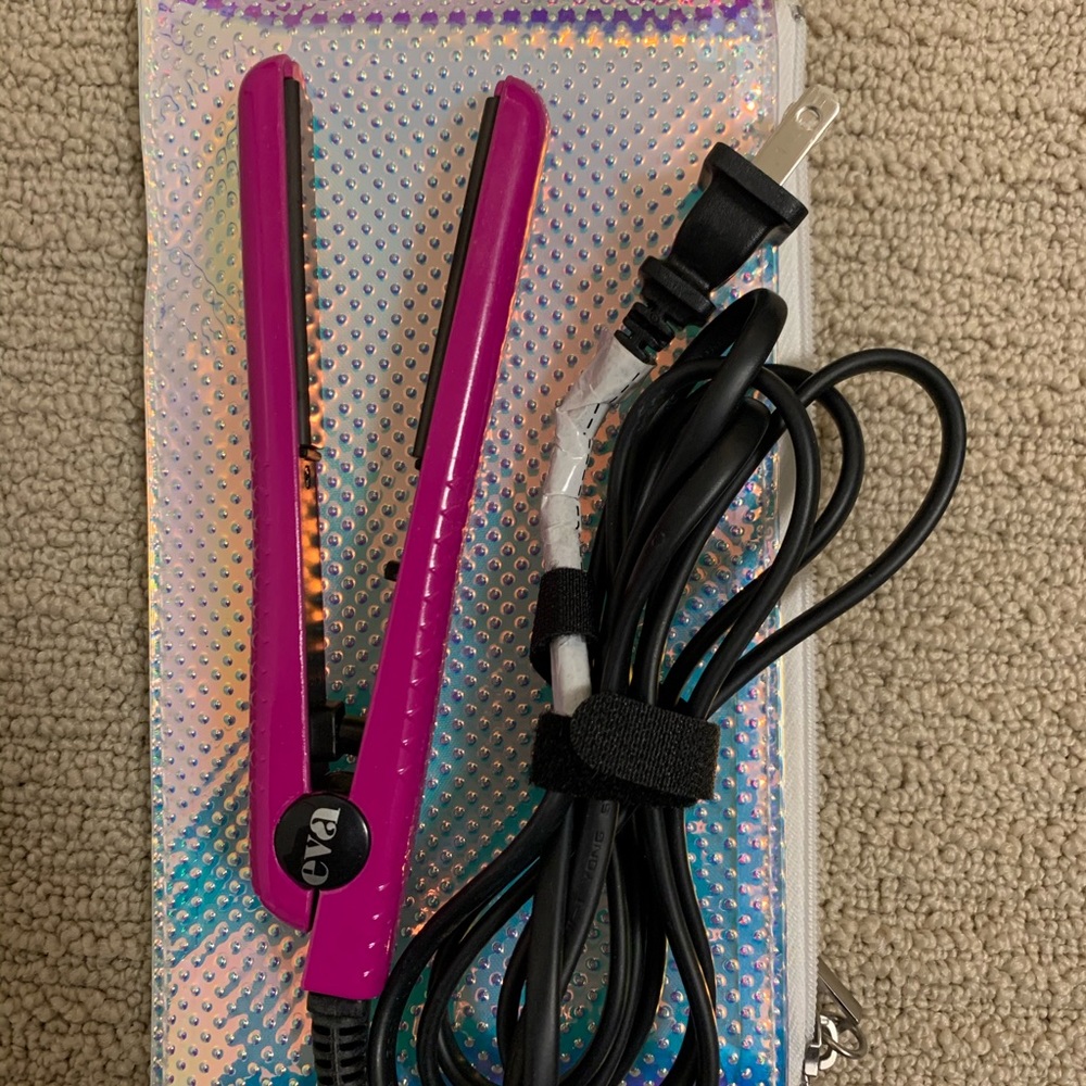 Eva NYC mini straightener